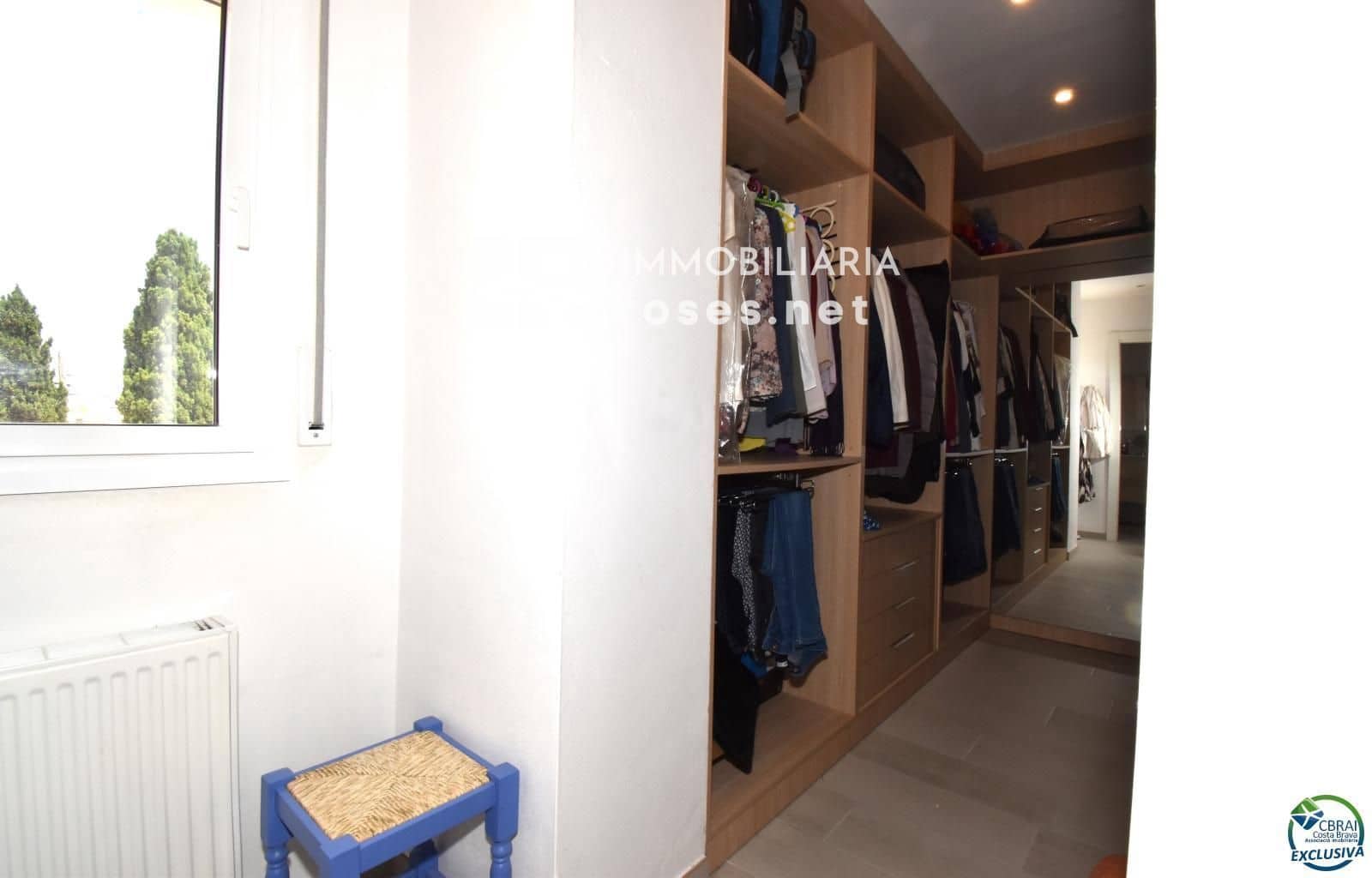 4 bedroom Villa for sale in Empuriabrava with pool garage - € 349,000 (Ref: 8023833)