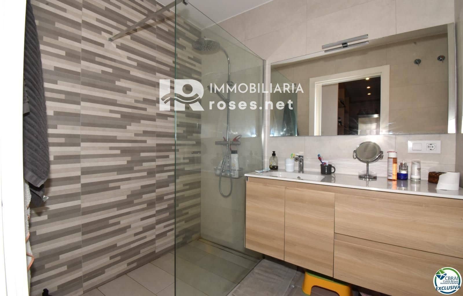 4 bedroom Villa for sale in Empuriabrava with pool garage - € 349,000 (Ref: 8023833)