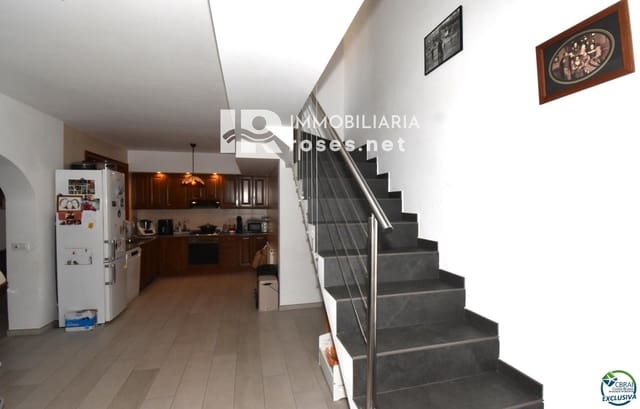 4 bedroom Villa for sale in Empuriabrava, Castelló d'Empúries with pool garage - € 349,000 (Ref: 8023833)