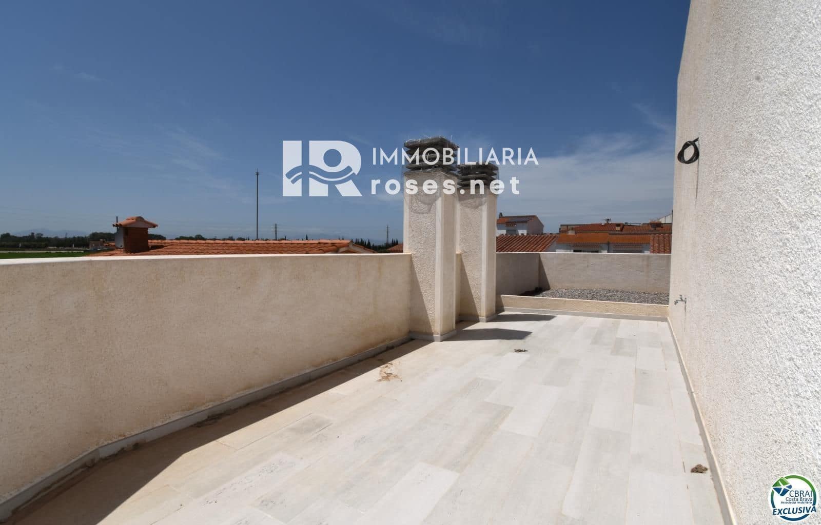 4 bedroom Villa for sale in Empuriabrava with pool garage - € 349,000 (Ref: 8023833)