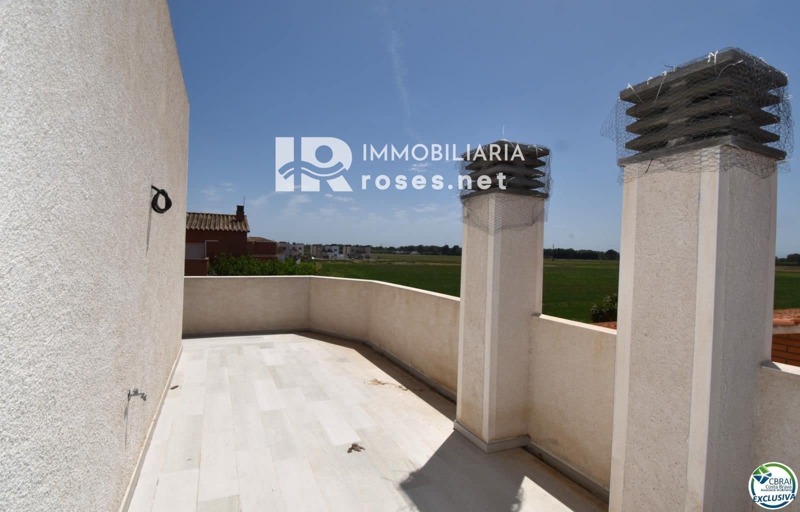 4 bedroom Villa for sale in Empuriabrava with pool garage - € 349,000 (Ref: 8023833)