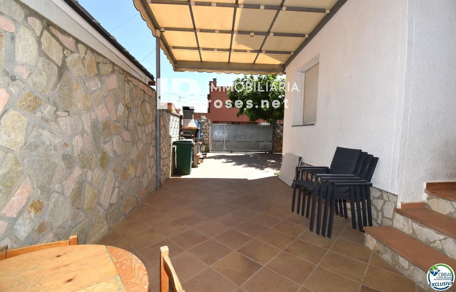 4 bedroom Villa for sale in Empuriabrava with pool garage - € 349,000 (Ref: 8023833)