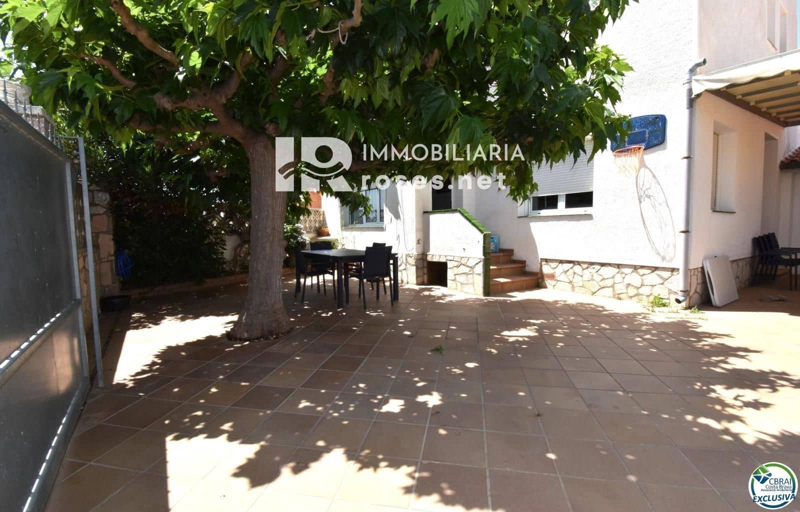 4 bedroom Villa for sale in Empuriabrava with pool garage - € 349,000 (Ref: 8023833)