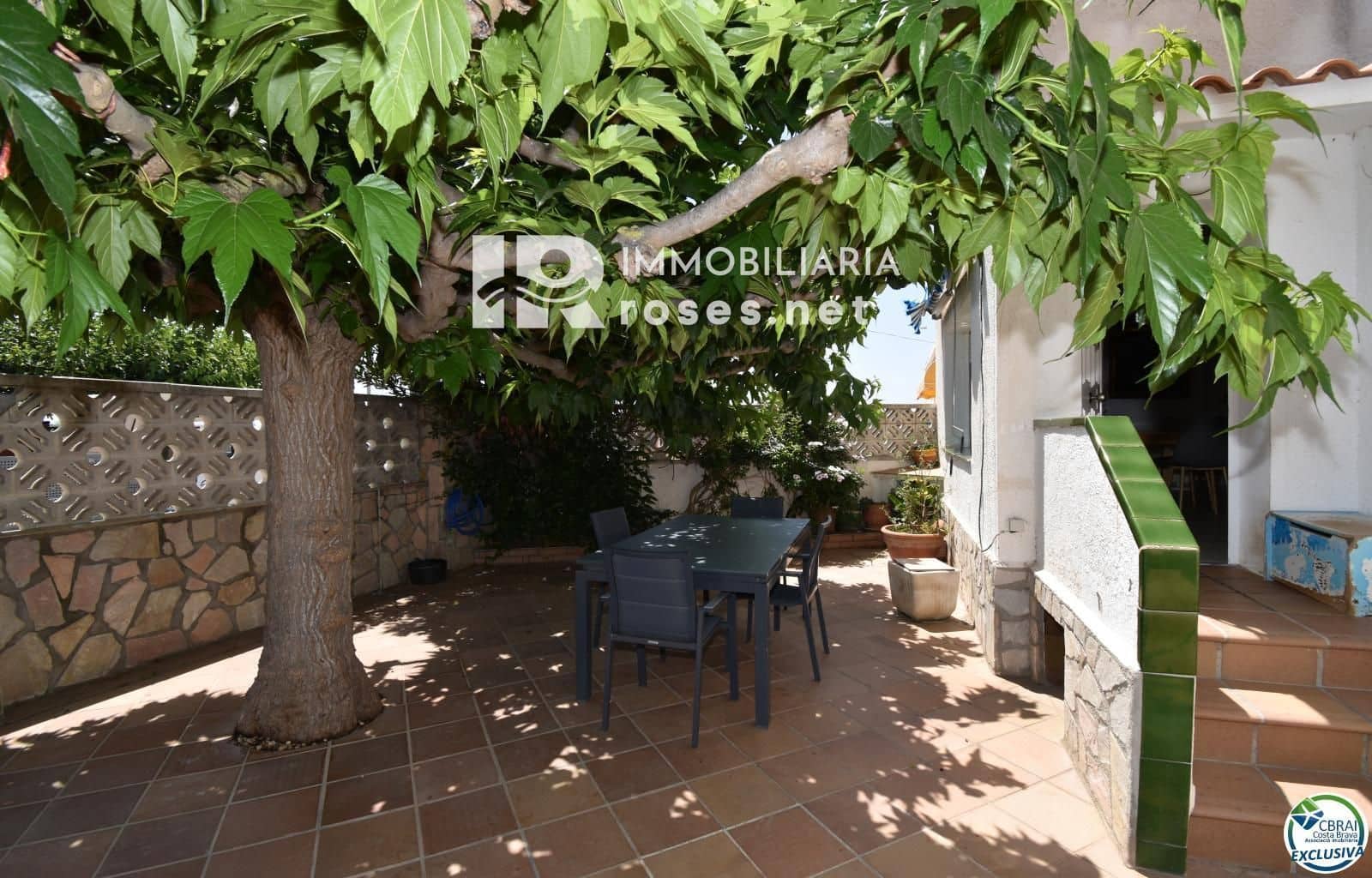 4 bedroom Villa for sale in Empuriabrava with pool garage - € 349,000 (Ref: 8023833)