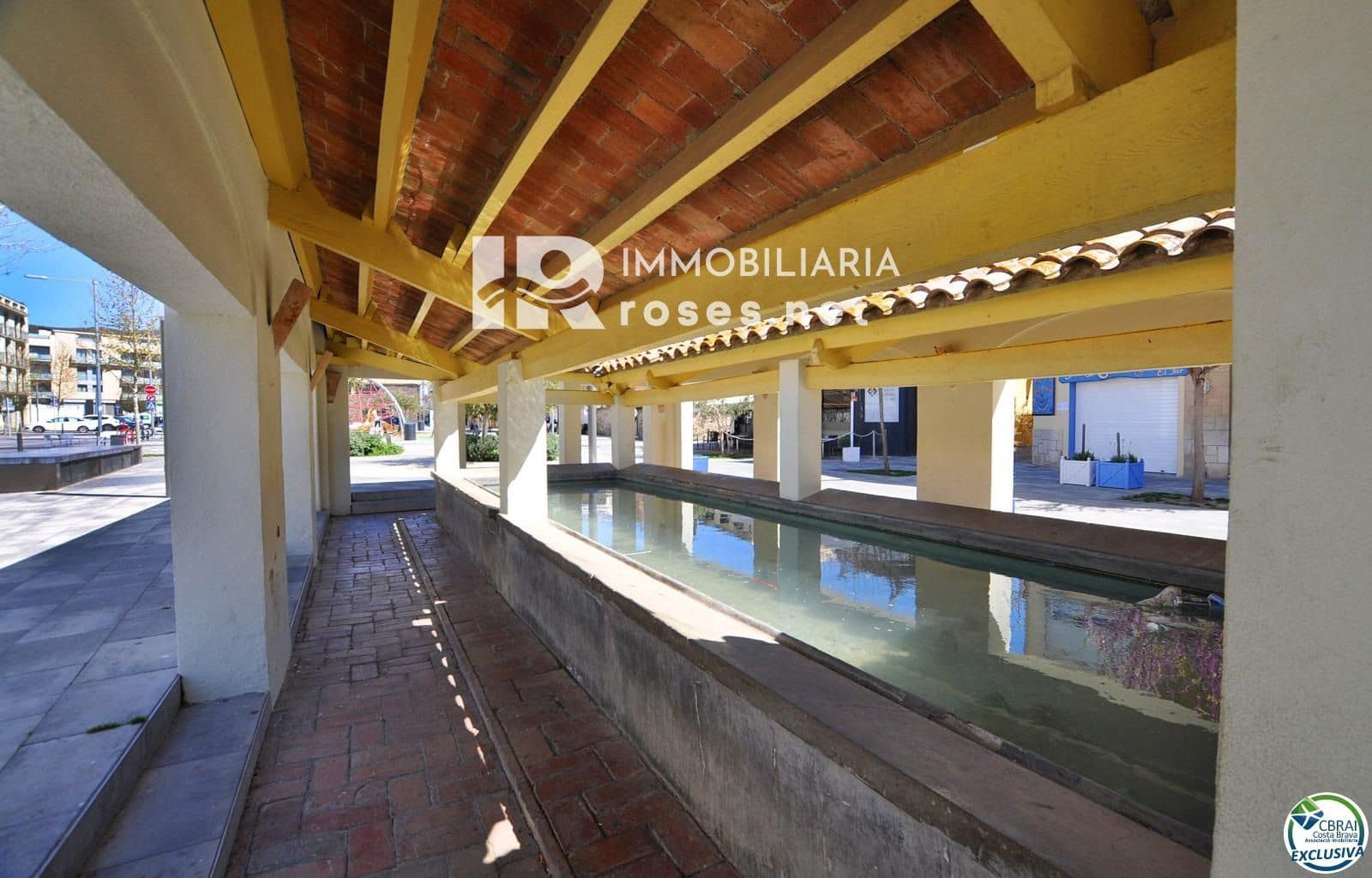 Commercieel te koop in Roses - € 350.000 (Ref: 8121051)