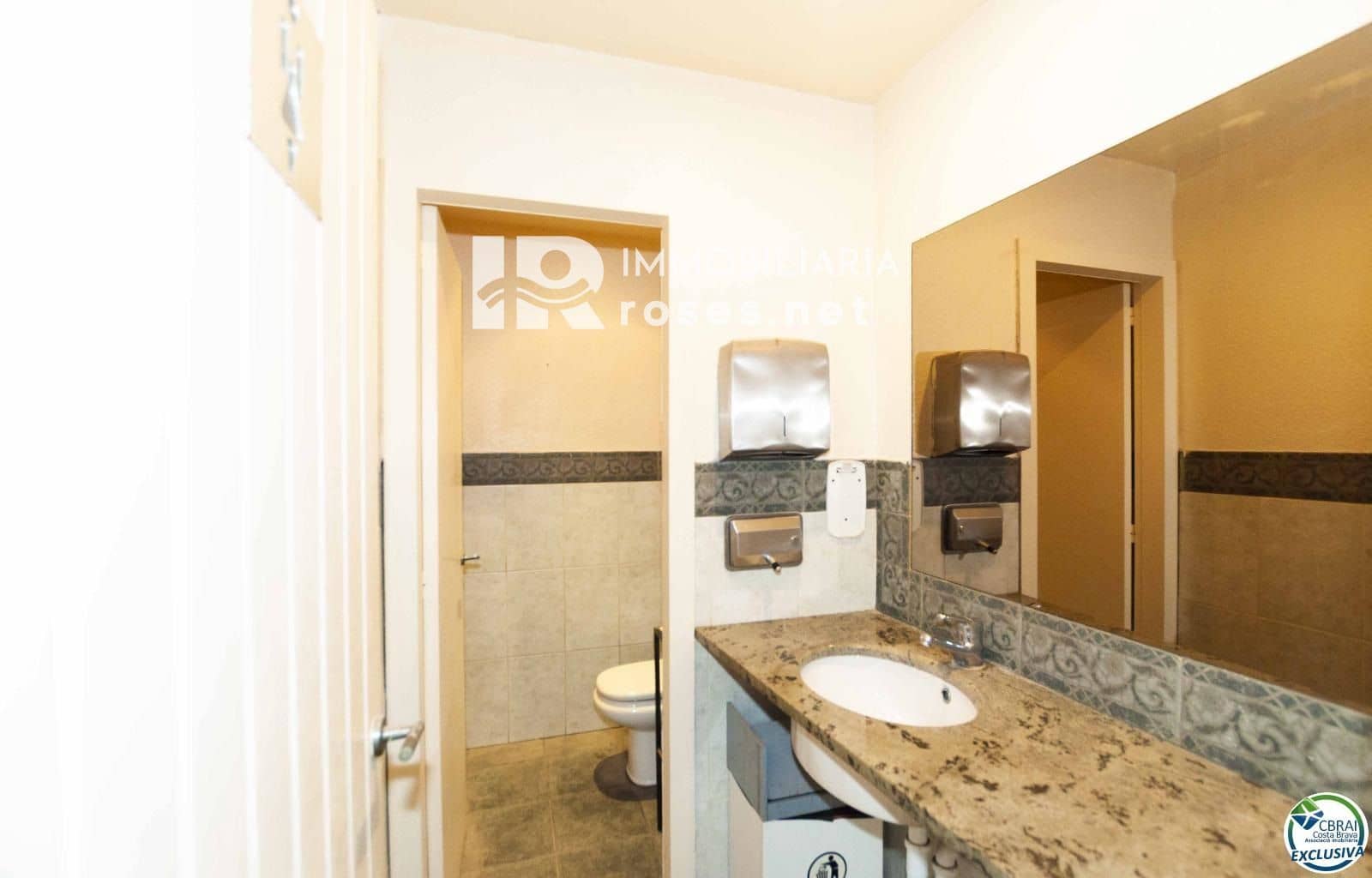 Commercieel te koop in Roses - € 350.000 (Ref: 8121051)