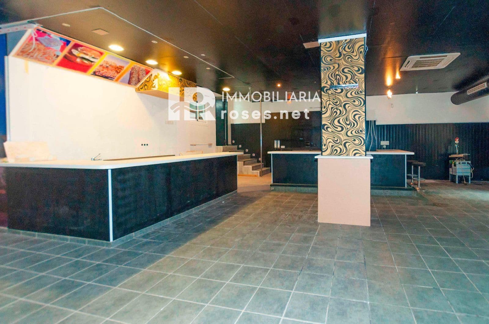 Commercieel te koop in Roses - € 350.000 (Ref: 8121051)