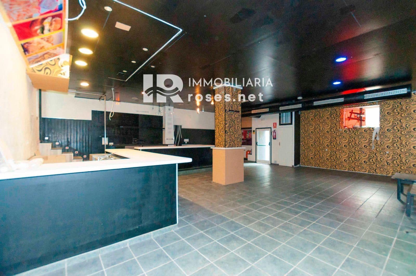 Commercieel te koop in Roses - € 350.000 (Ref: 8121051)