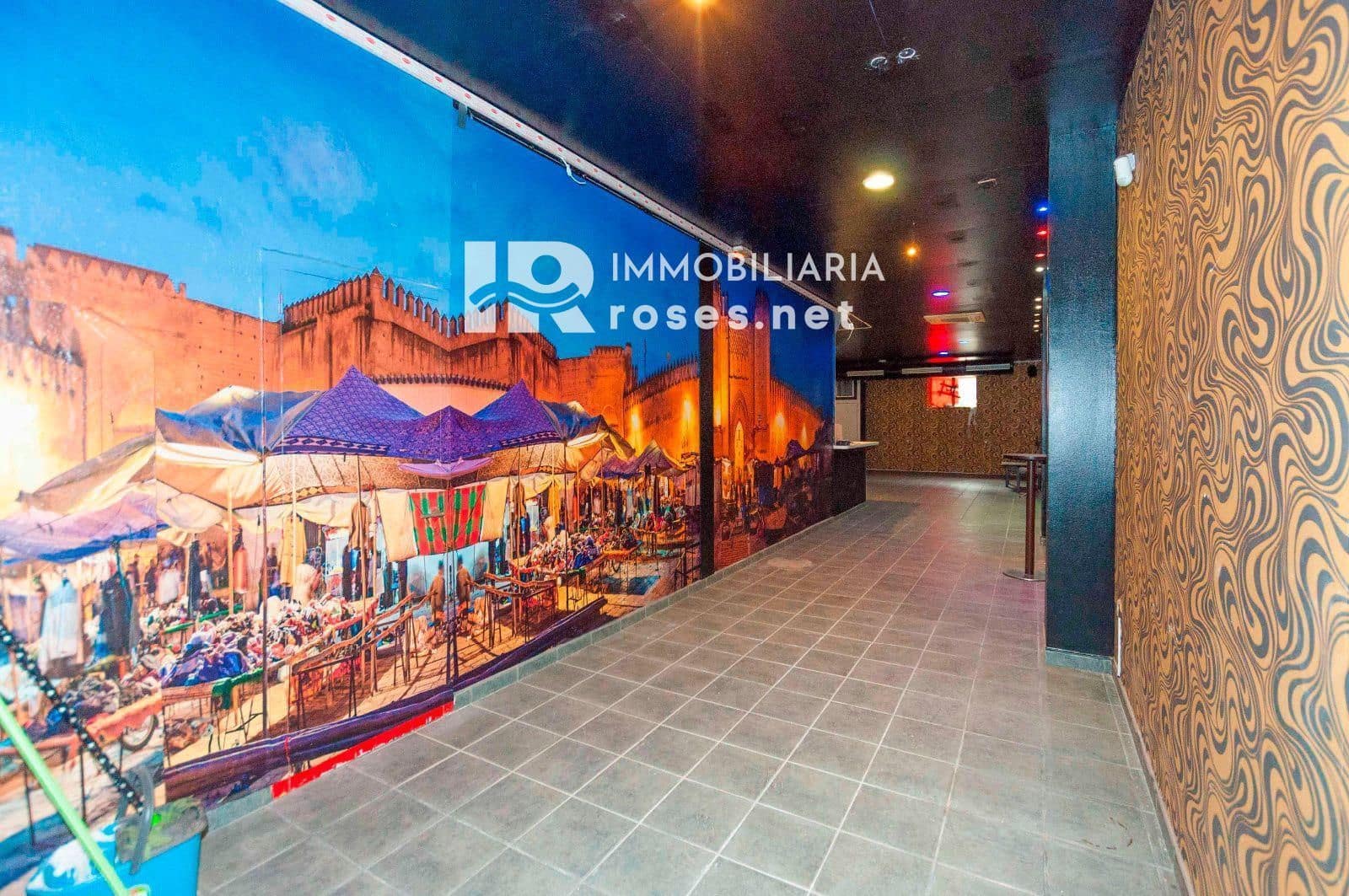 Commercieel te koop in Roses - € 350.000 (Ref: 8121051)