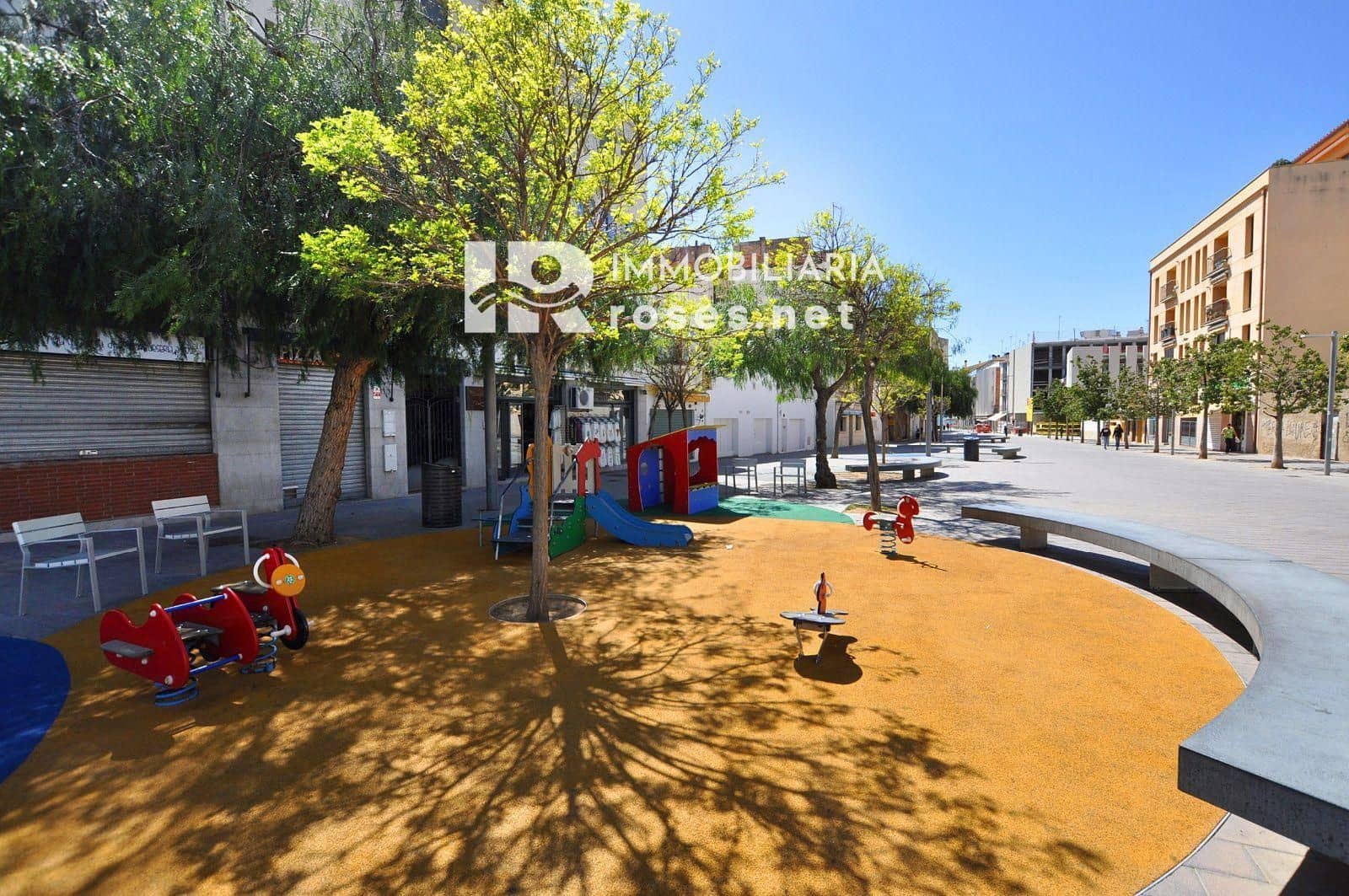 Commercieel te koop in Roses - € 350.000 (Ref: 8121051)