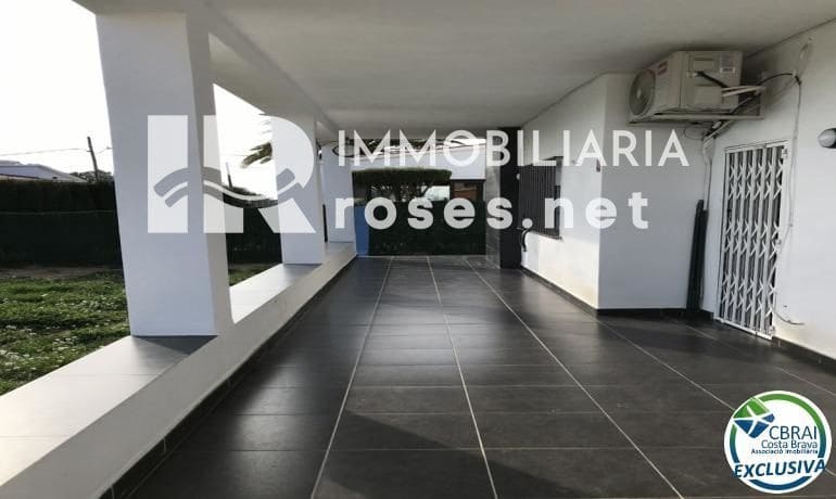 5 slaapkamer Villa te koop in Roses - € 460.000 (Ref: 8198962)