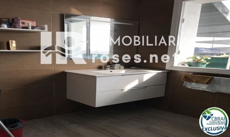 5 slaapkamer Villa te koop in Roses - € 460.000 (Ref: 8198962)