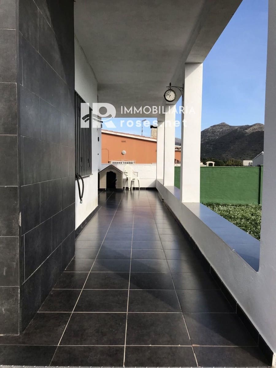 5 slaapkamer Villa te koop in Roses - € 460.000 (Ref: 8198962)