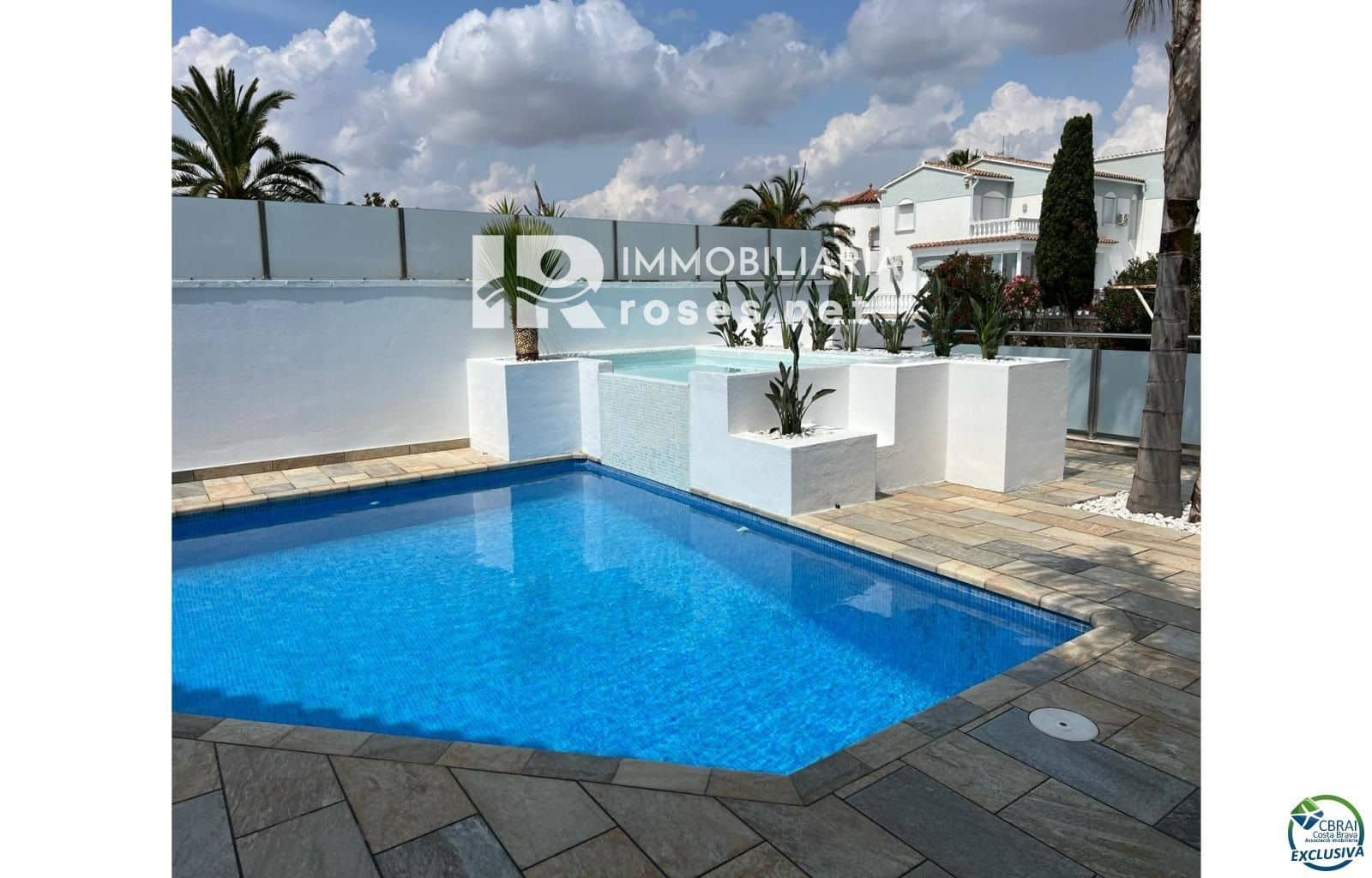 4 slaapkamer Villa te koop in Empuriabrava met zwembad garage - € 1.099.000 (Ref: 8289871)