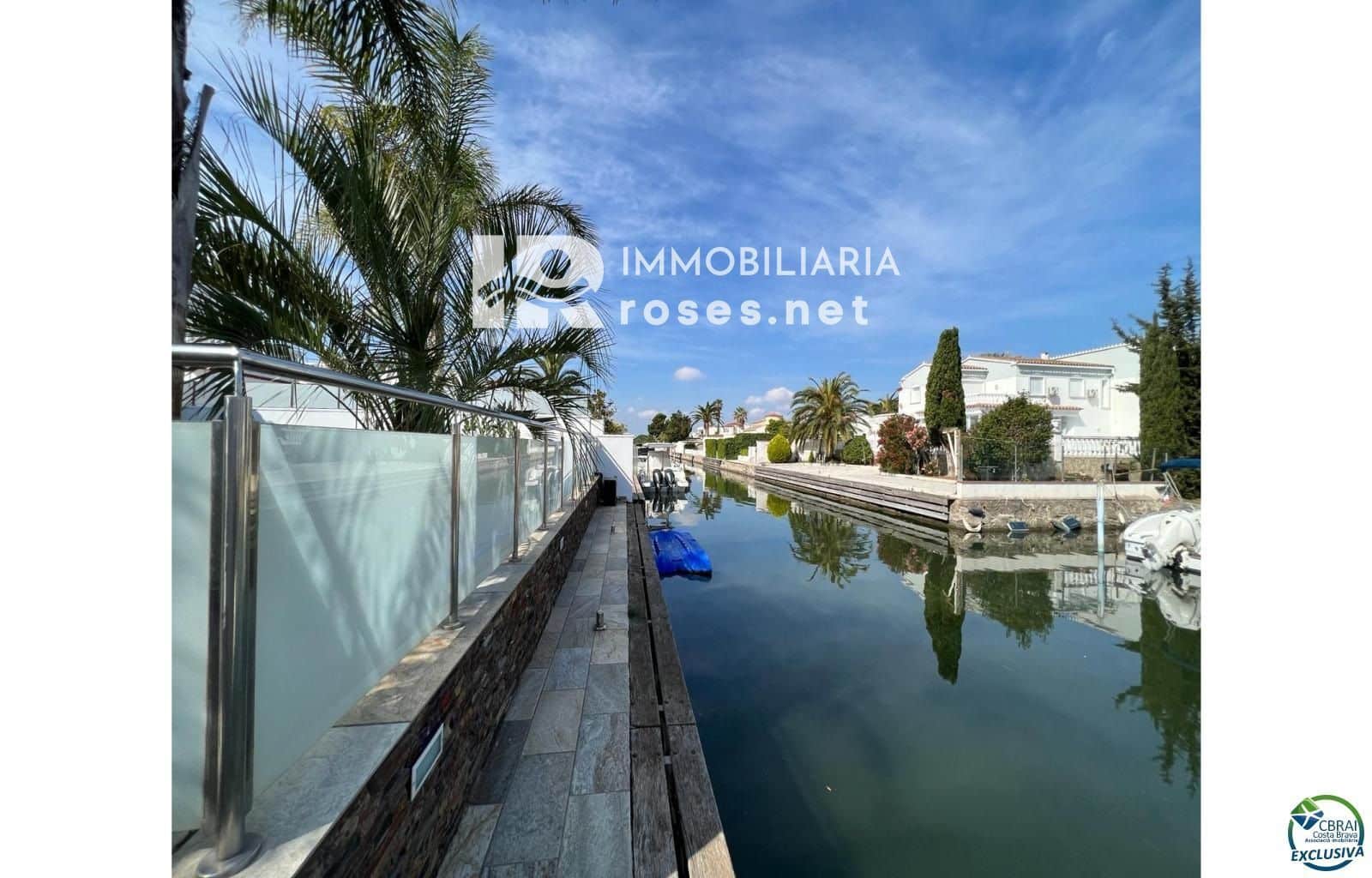 4 slaapkamer Villa te koop in Empuriabrava met zwembad garage - € 1.099.000 (Ref: 8289871)