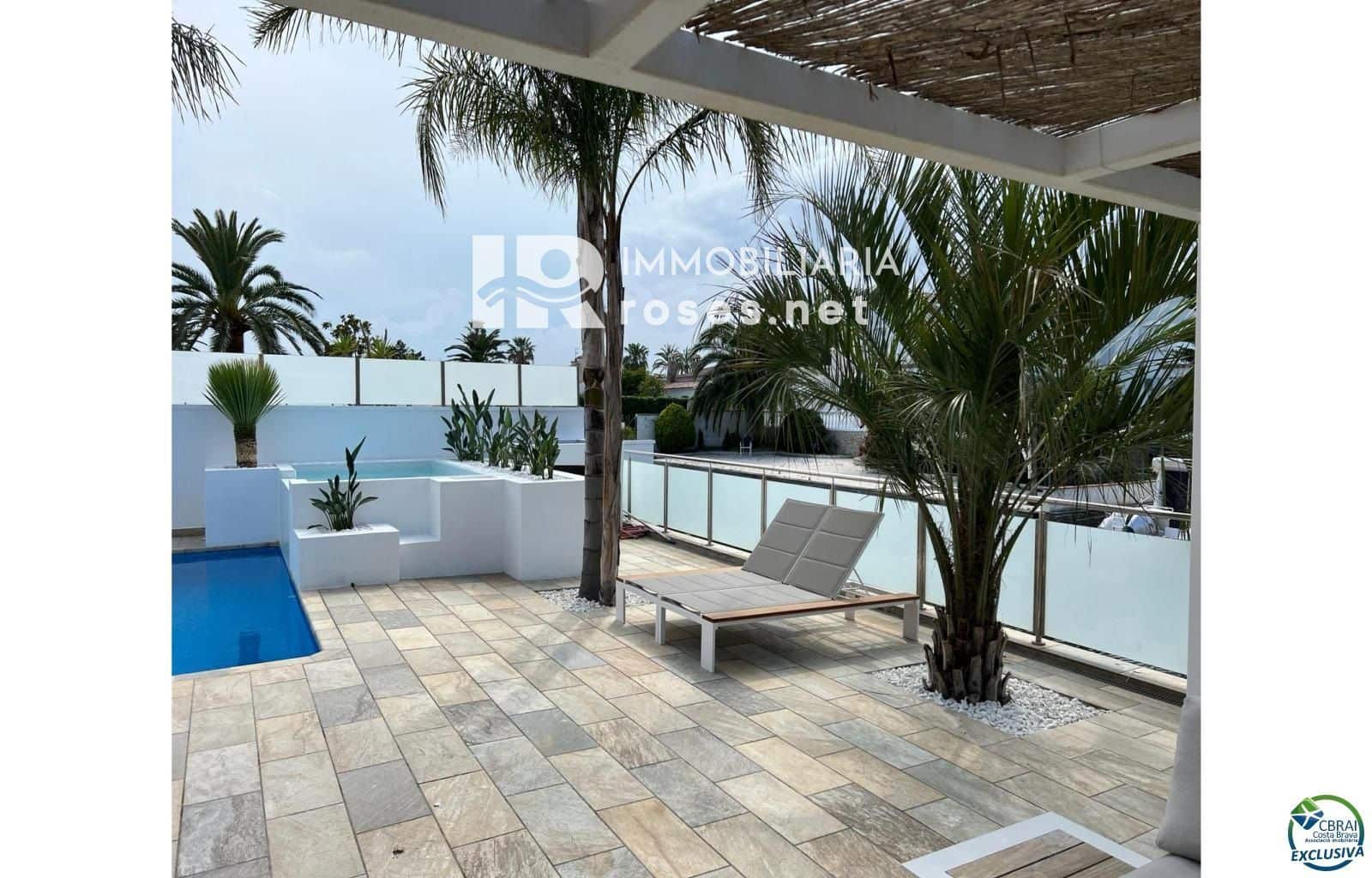 4 slaapkamer Villa te koop in Empuriabrava met zwembad garage - € 1.099.000 (Ref: 8289871)