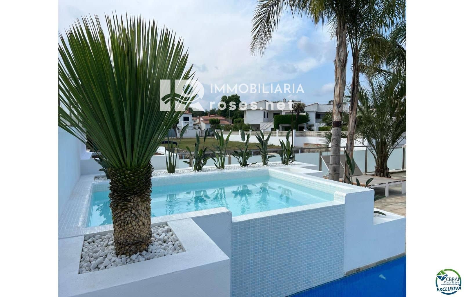 4 slaapkamer Villa te koop in Empuriabrava met zwembad garage - € 1.099.000 (Ref: 8289871)