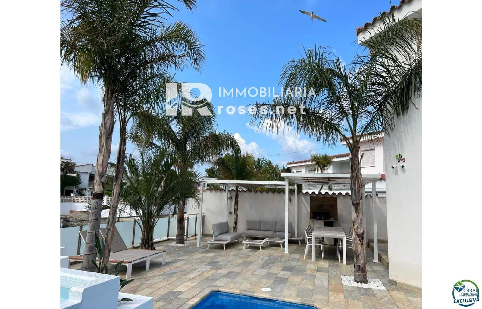 4 slaapkamer Villa te koop in Empuriabrava met zwembad garage - € 1.099.000 (Ref: 8289871)