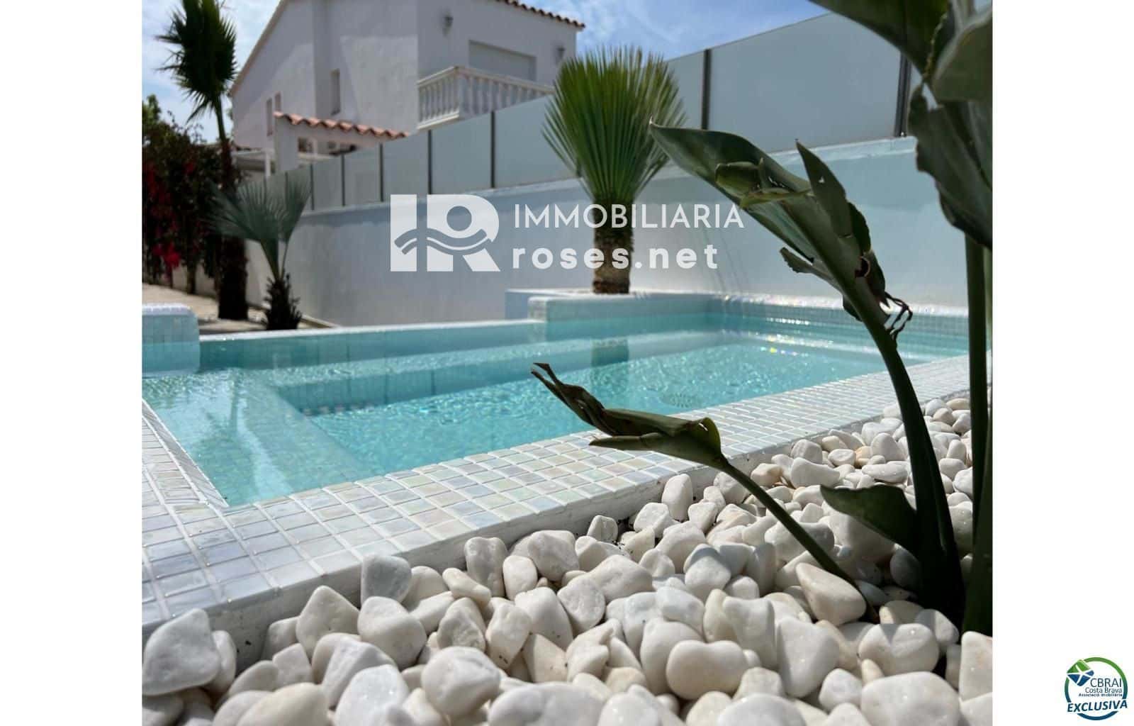 4 slaapkamer Villa te koop in Empuriabrava met zwembad garage - € 1.099.000 (Ref: 8289871)