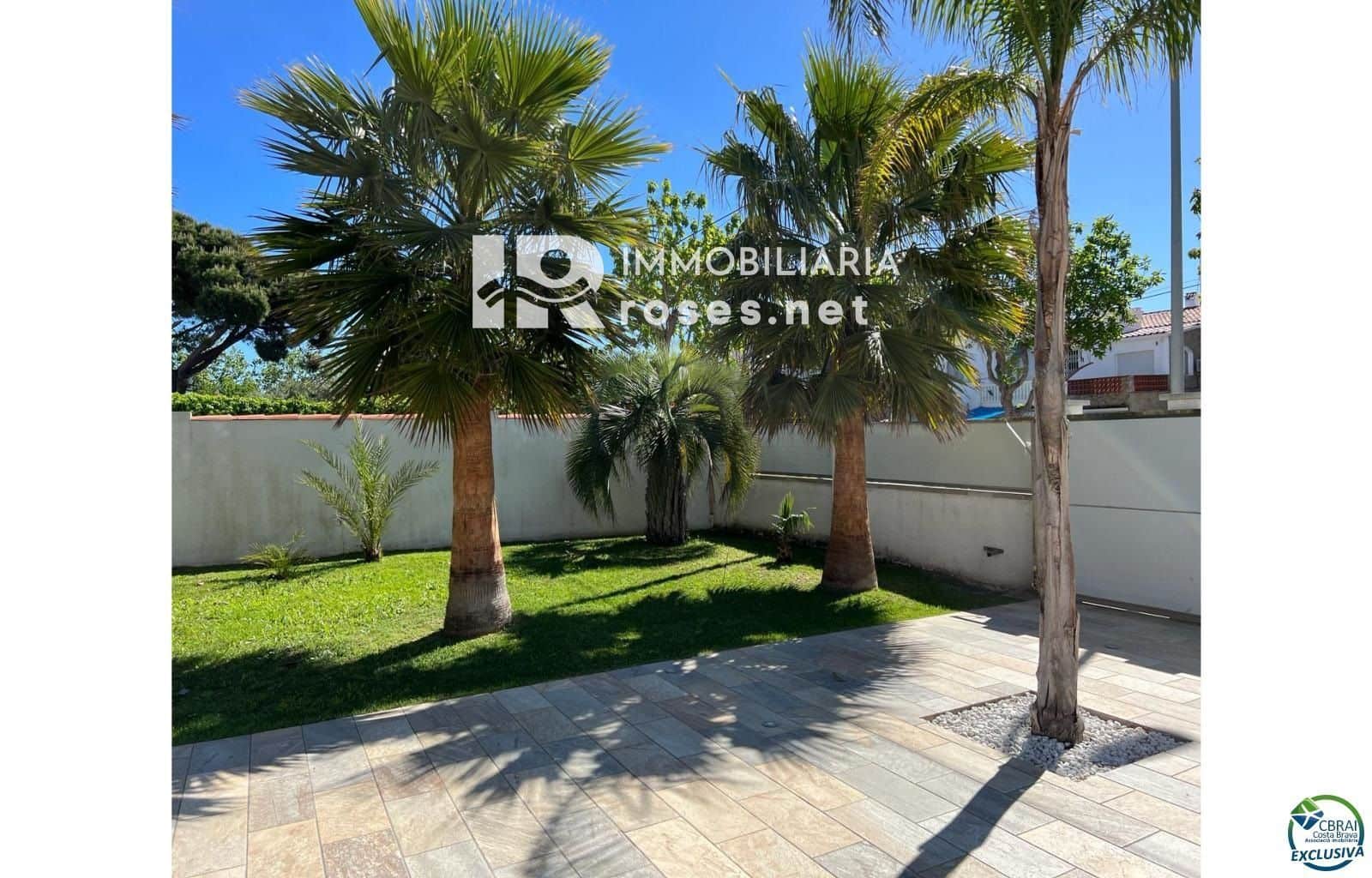 4 slaapkamer Villa te koop in Empuriabrava met zwembad garage - € 1.099.000 (Ref: 8289871)