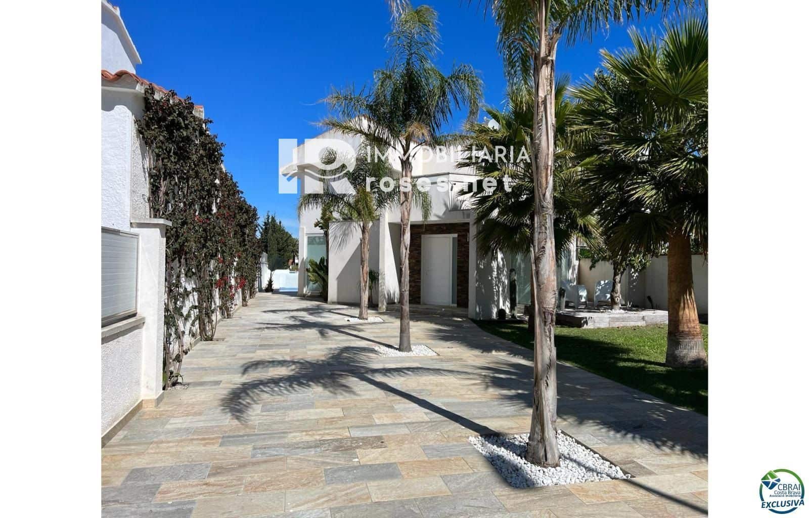 4 slaapkamer Villa te koop in Empuriabrava met zwembad garage - € 1.099.000 (Ref: 8289871)