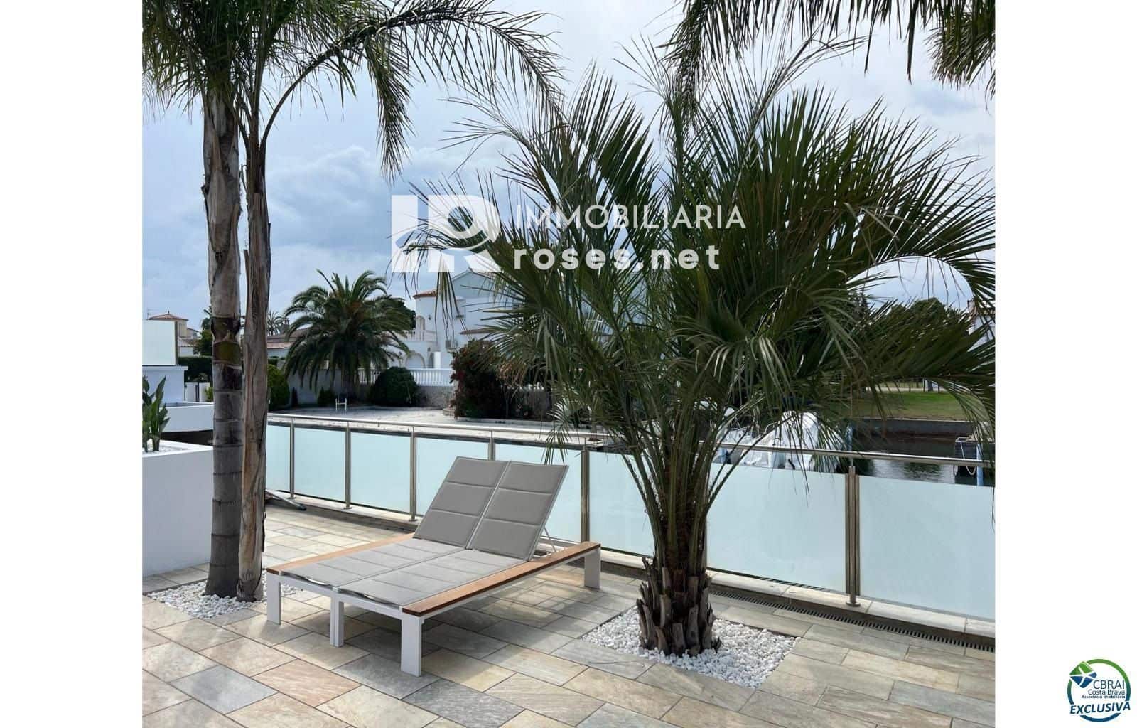 4 slaapkamer Villa te koop in Empuriabrava met zwembad garage - € 1.099.000 (Ref: 8289871)