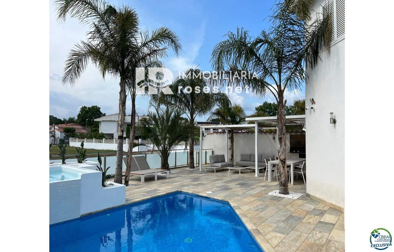 4 slaapkamer Villa te koop in Empuriabrava met zwembad garage - € 1.099.000 (Ref: 8289871)