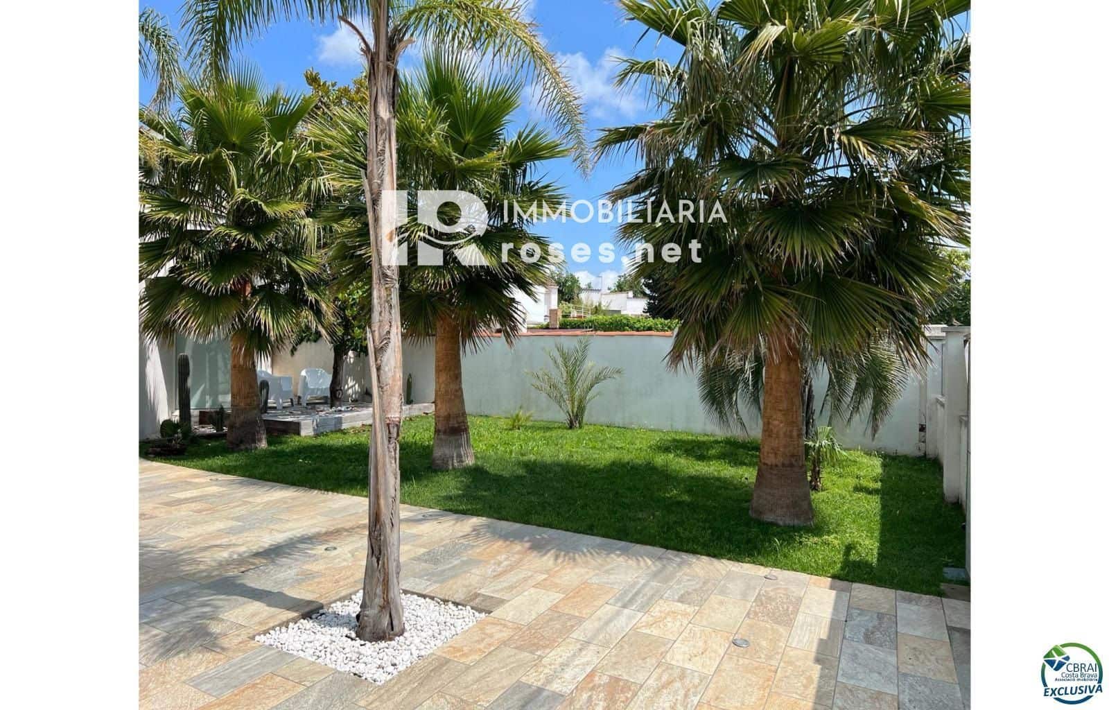 4 slaapkamer Villa te koop in Empuriabrava met zwembad garage - € 1.099.000 (Ref: 8289871)