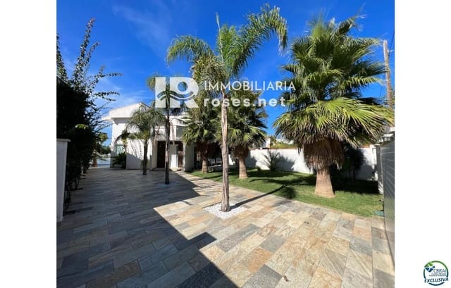 4 sypialnia Willa na sprzedaż w Empuriabrava, Castelló d'Empúries z basenem garażem - 1 099 000 € (Ref: 8289871)