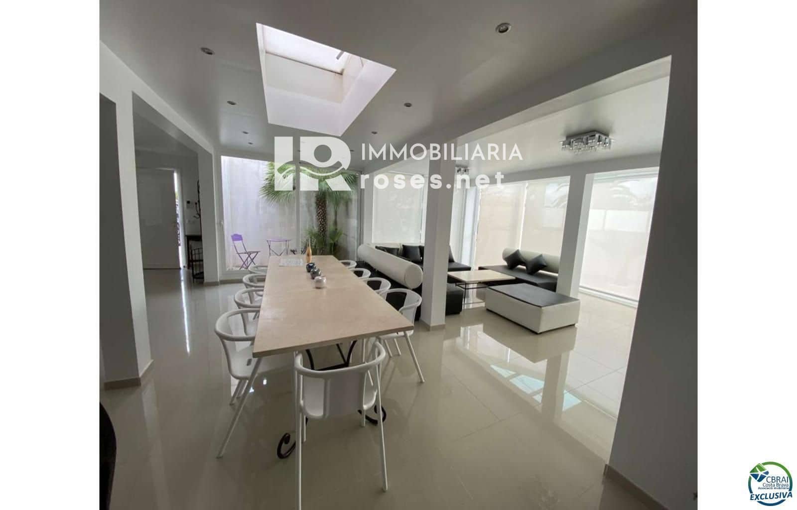 4 slaapkamer Villa te koop in Empuriabrava met zwembad garage - € 1.099.000 (Ref: 8289871)