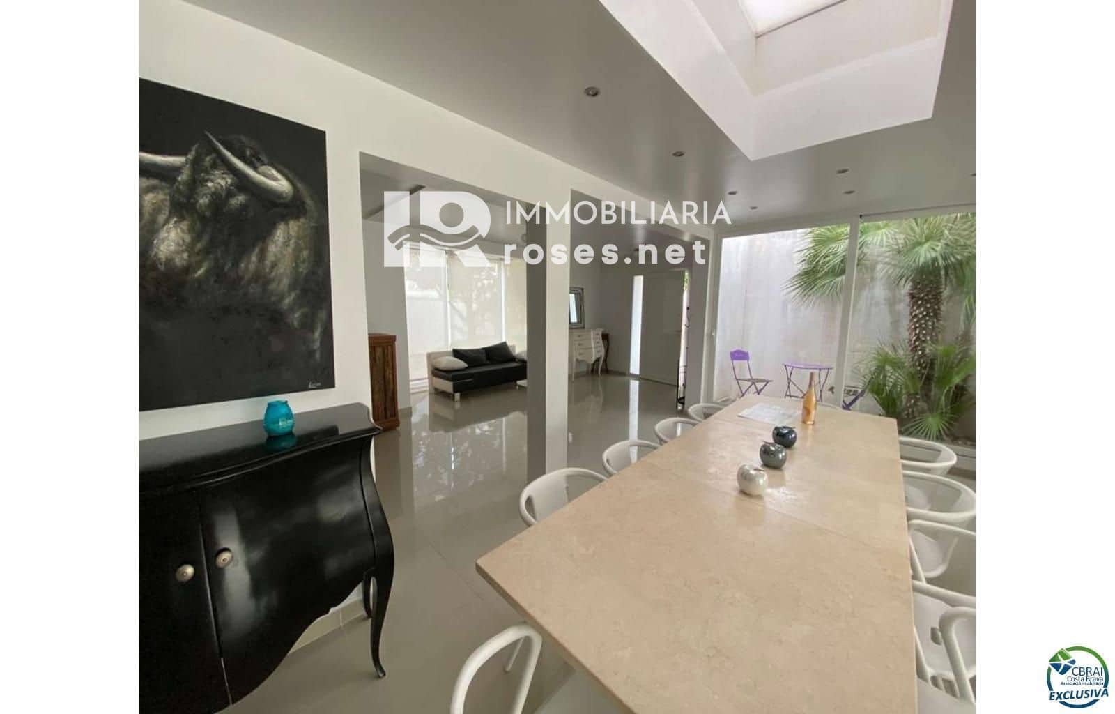 4 slaapkamer Villa te koop in Empuriabrava met zwembad garage - € 1.099.000 (Ref: 8289871)