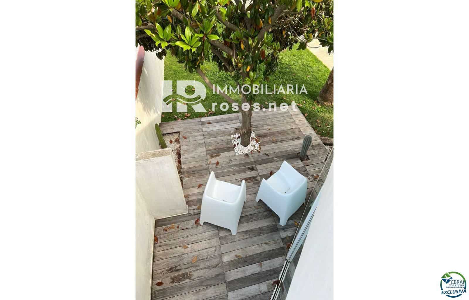 4 slaapkamer Villa te koop in Empuriabrava met zwembad garage - € 1.099.000 (Ref: 8289871)