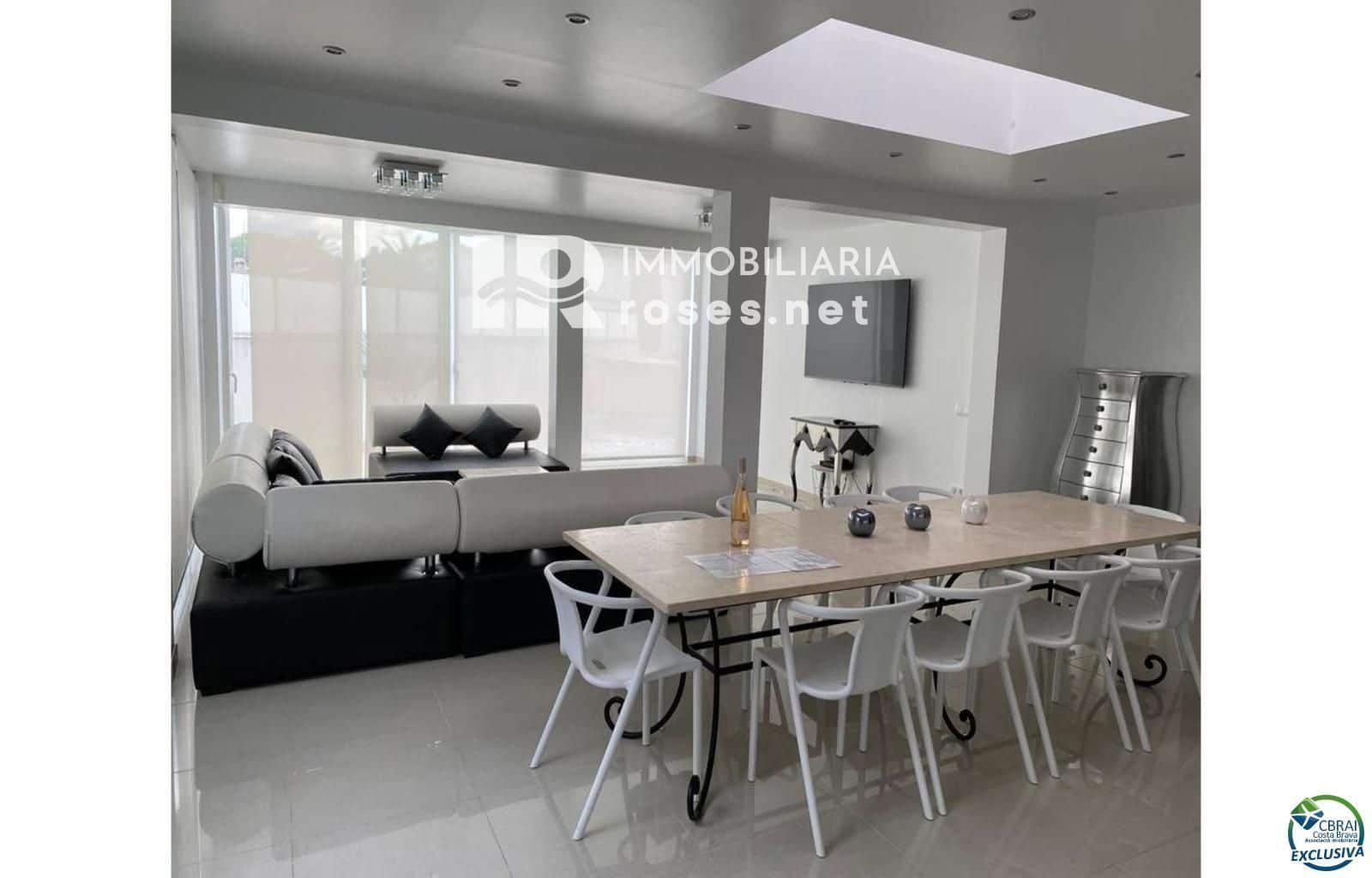 4 slaapkamer Villa te koop in Empuriabrava met zwembad garage - € 1.099.000 (Ref: 8289871)