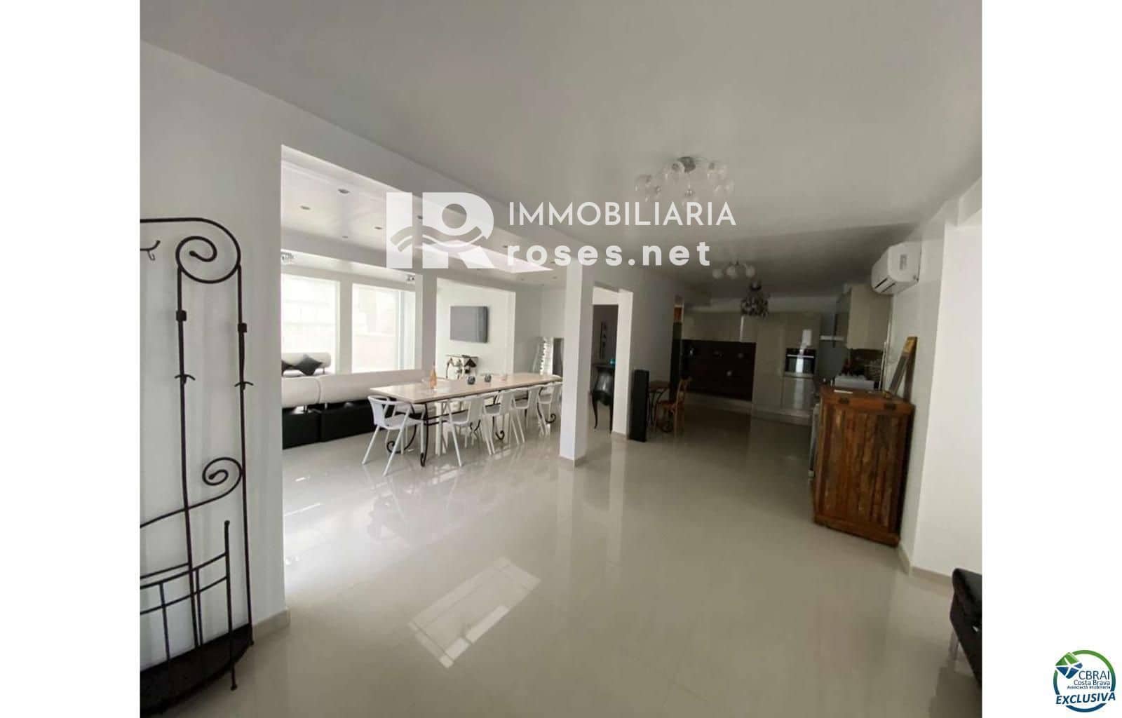 4 slaapkamer Villa te koop in Empuriabrava met zwembad garage - € 1.099.000 (Ref: 8289871)