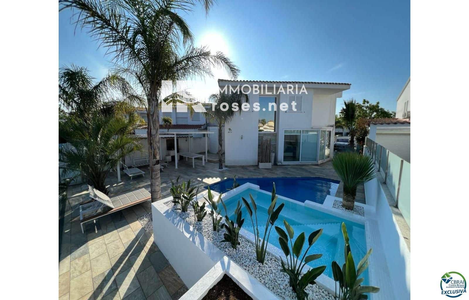 4 slaapkamer Villa te koop in Empuriabrava met zwembad garage - € 1.099.000 (Ref: 8289871)