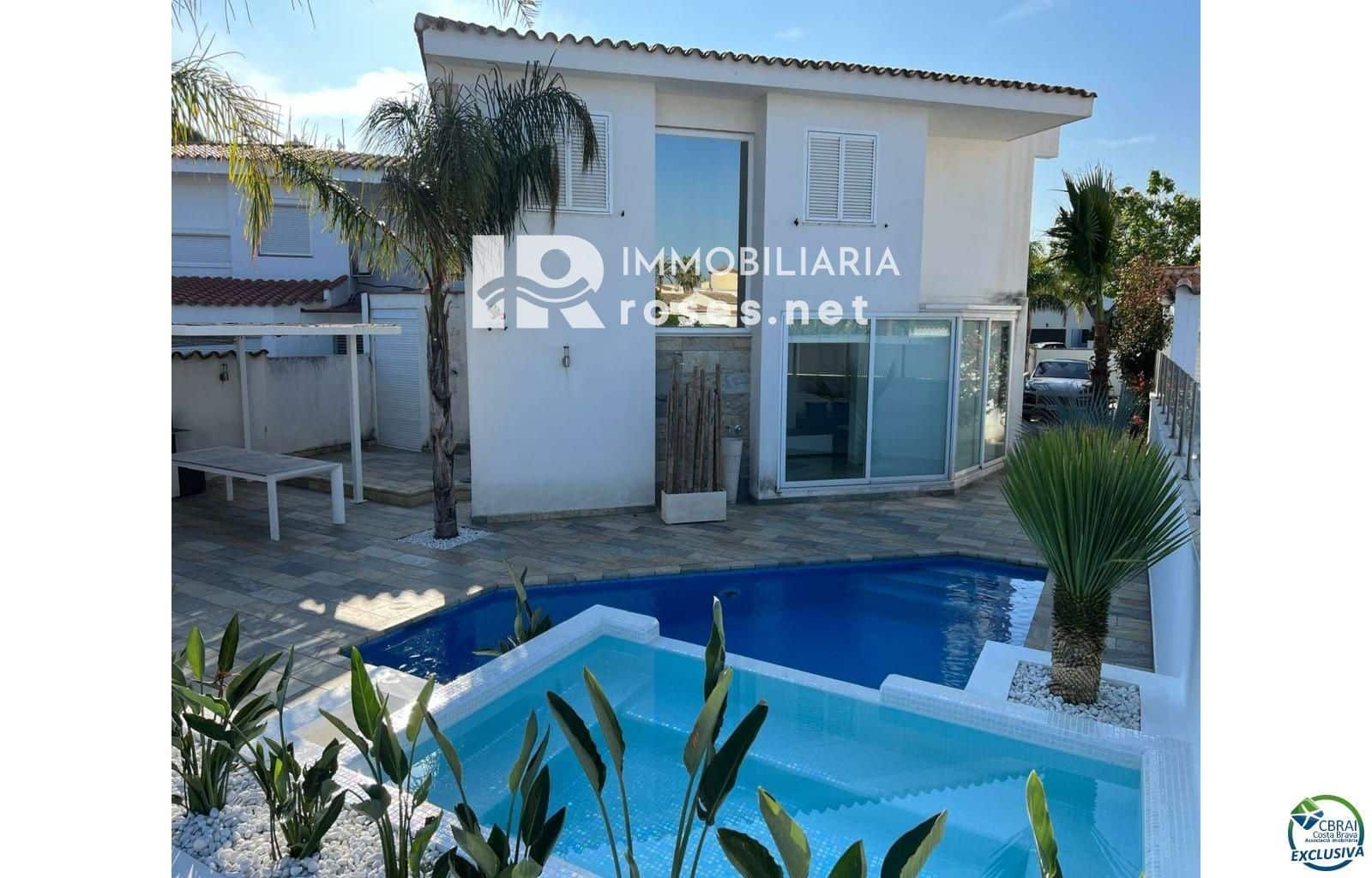 4 slaapkamer Villa te koop in Empuriabrava met zwembad garage - € 1.099.000 (Ref: 8289871)