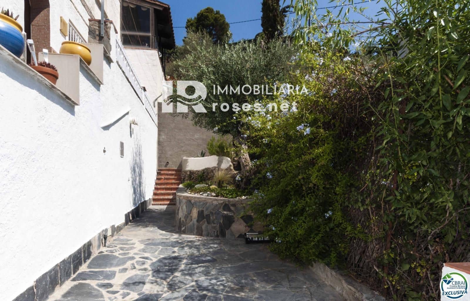 3 bedroom Flat for sale in Roses - € 319,000 (Ref: 8335377)
