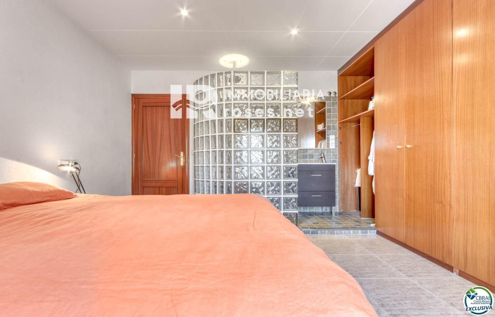 3 bedroom Flat for sale in Roses - € 319,000 (Ref: 8335377)