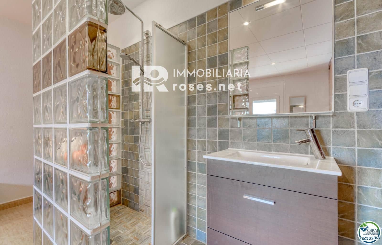 3 bedroom Flat for sale in Roses - € 319,000 (Ref: 8335377)