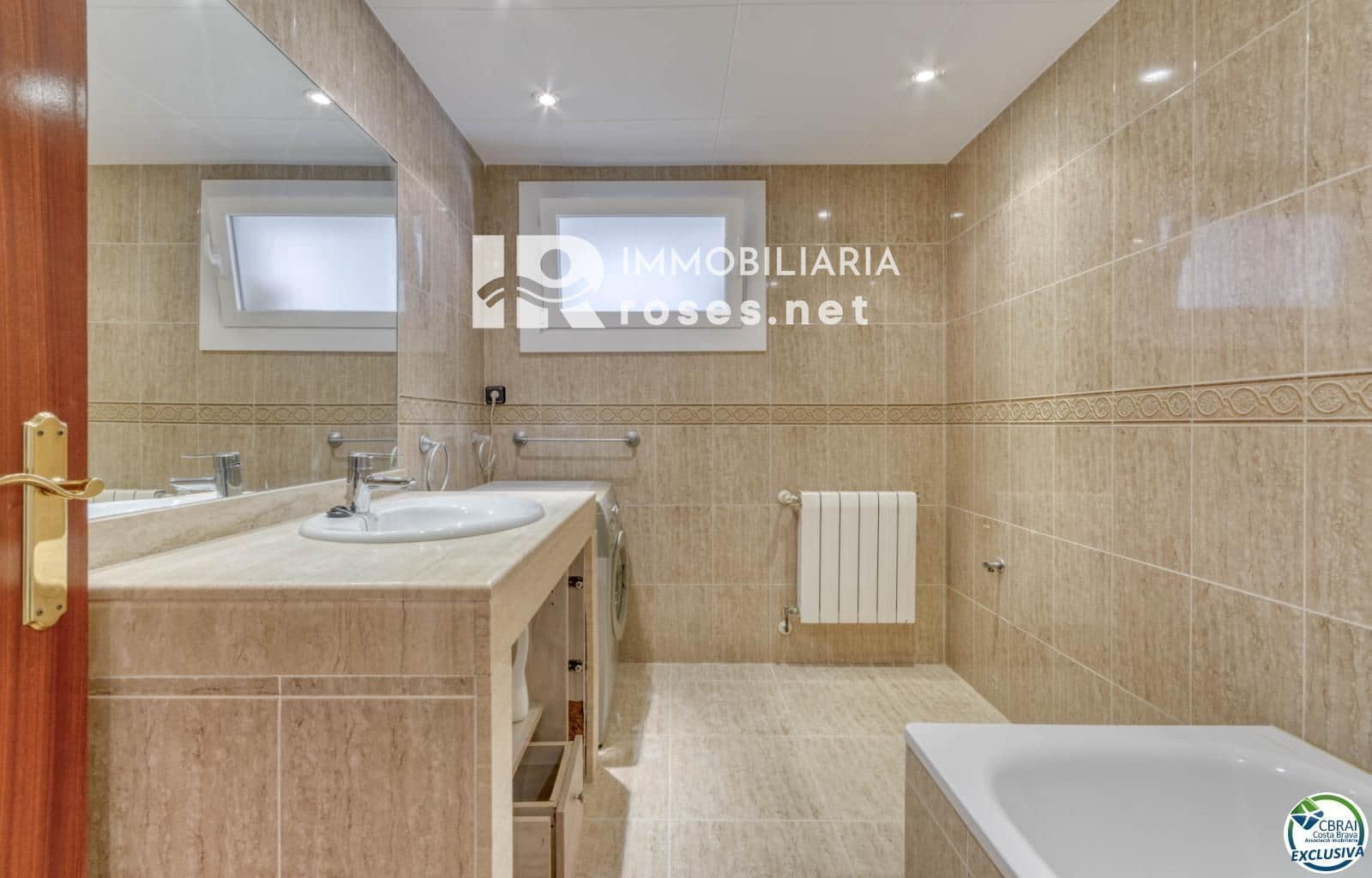 3 bedroom Flat for sale in Roses - € 319,000 (Ref: 8335377)