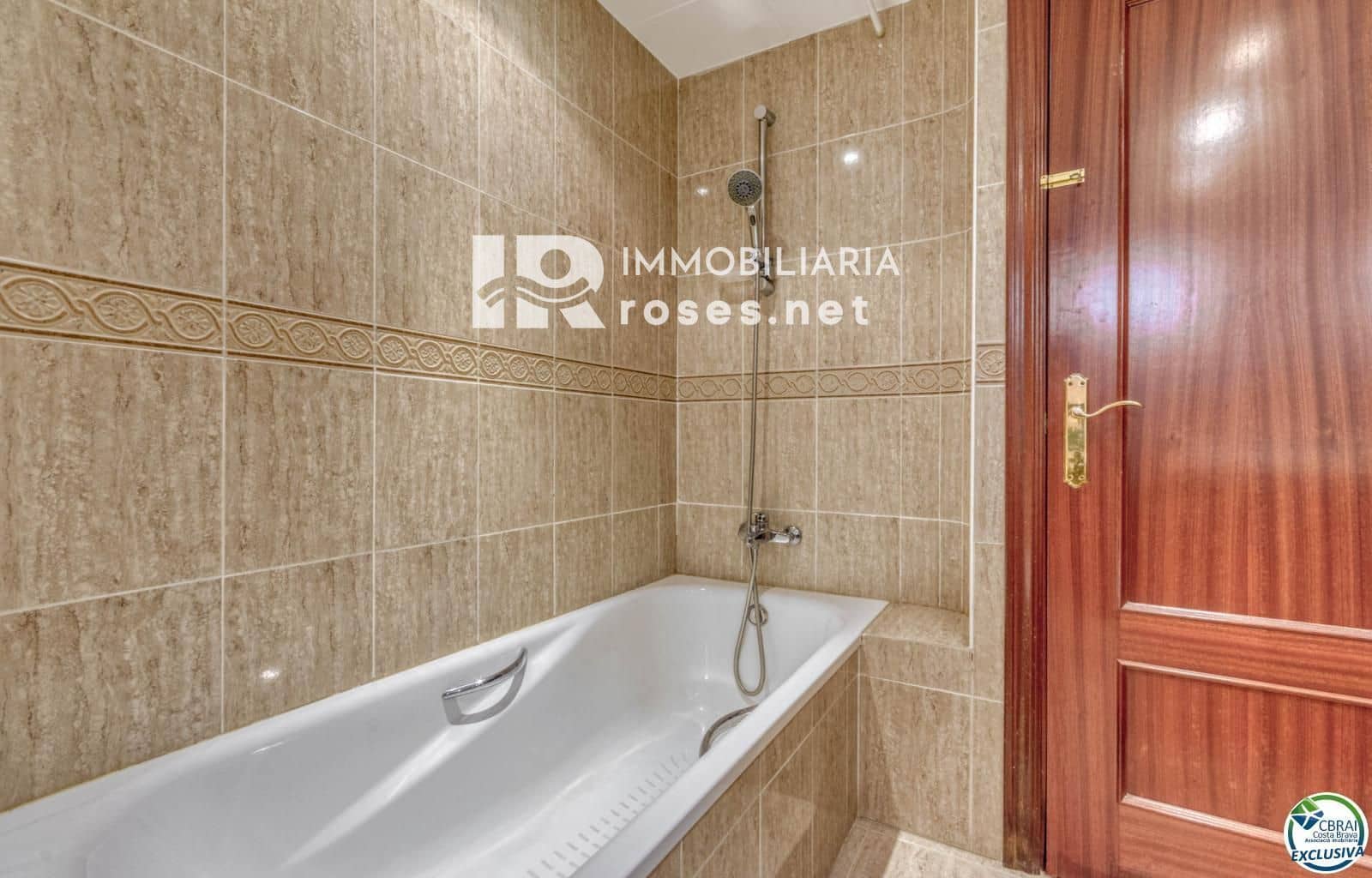 3 bedroom Flat for sale in Roses - € 319,000 (Ref: 8335377)