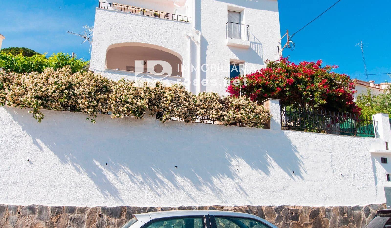 3 bedroom Flat for sale in Roses - € 319,000 (Ref: 8335377)