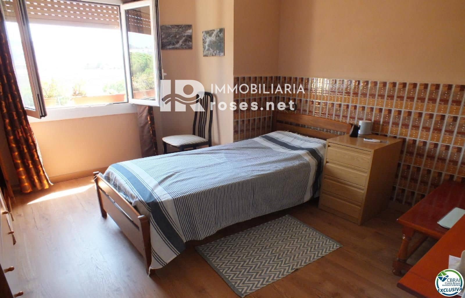 2 slaapkamer Flat te koop in Roses - € 147.000 (Ref: 8457238)