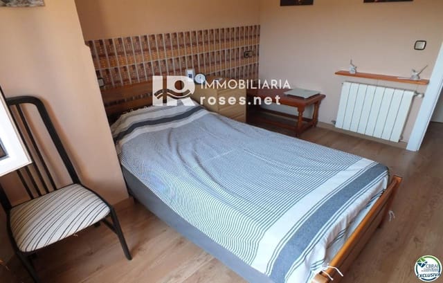 2 slaapkamer Flat te koop in Roses - € 147.000 (Ref: 8457238)