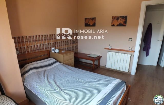 2 slaapkamer Flat te koop in Roses - € 147.000 (Ref: 8457238)