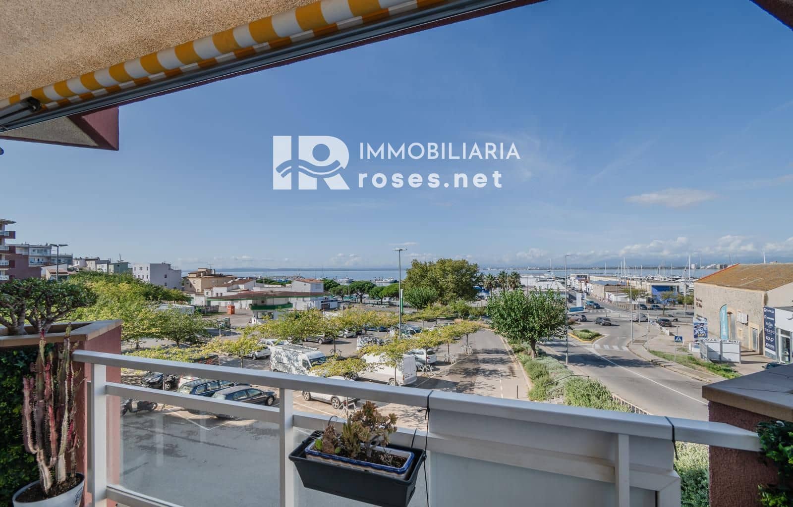 2 bedroom Flat for sale in Roses - € 235,000 (Ref: 8582996)