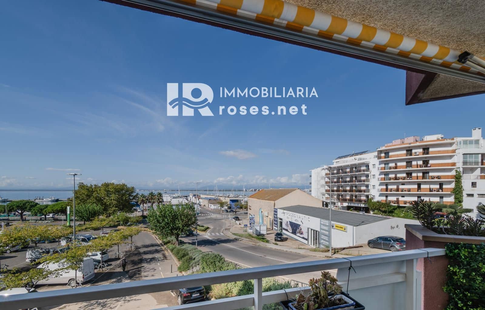 2 bedroom Flat for sale in Roses - € 229,000 (Ref: 8582996)