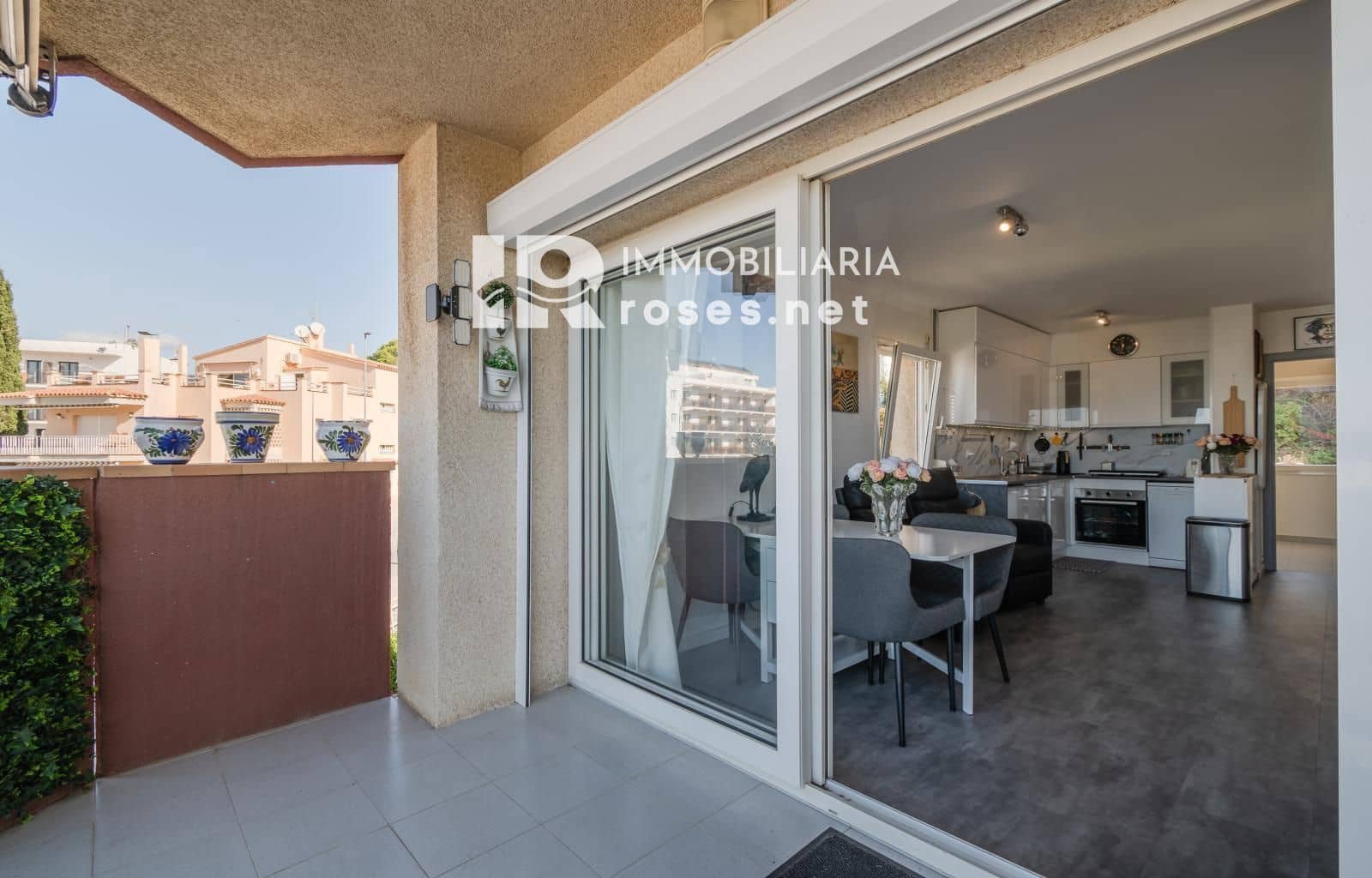 2 bedroom Flat for sale in Roses - € 229,000 (Ref: 8582996)