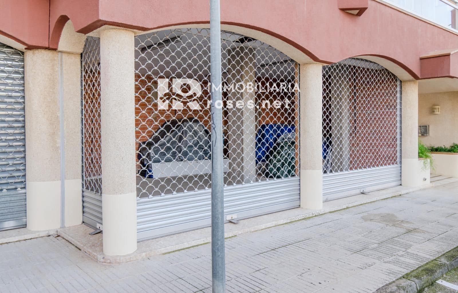 Kaupallinen myytävänä paikassa Roses - 80 000 € (Ref: 8591321)