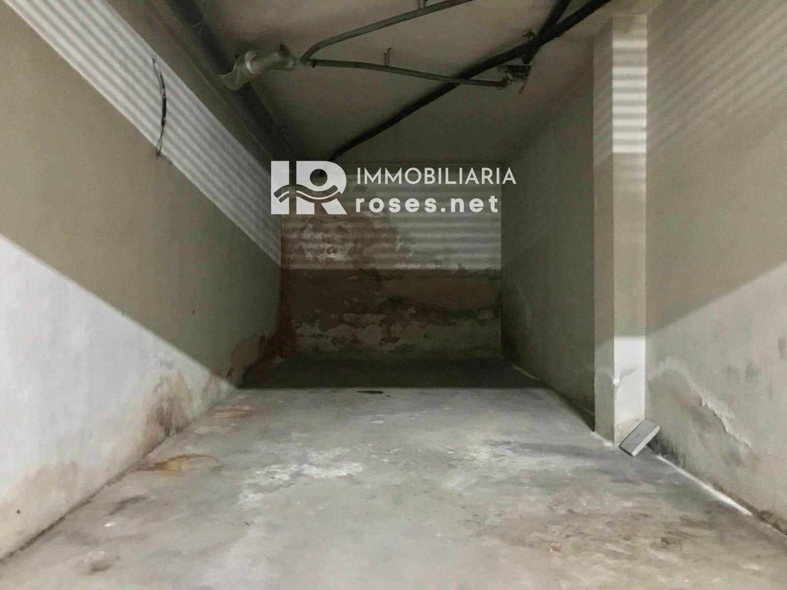 Garage til salg i Roses - € 45.000 (Ref: 8703041)